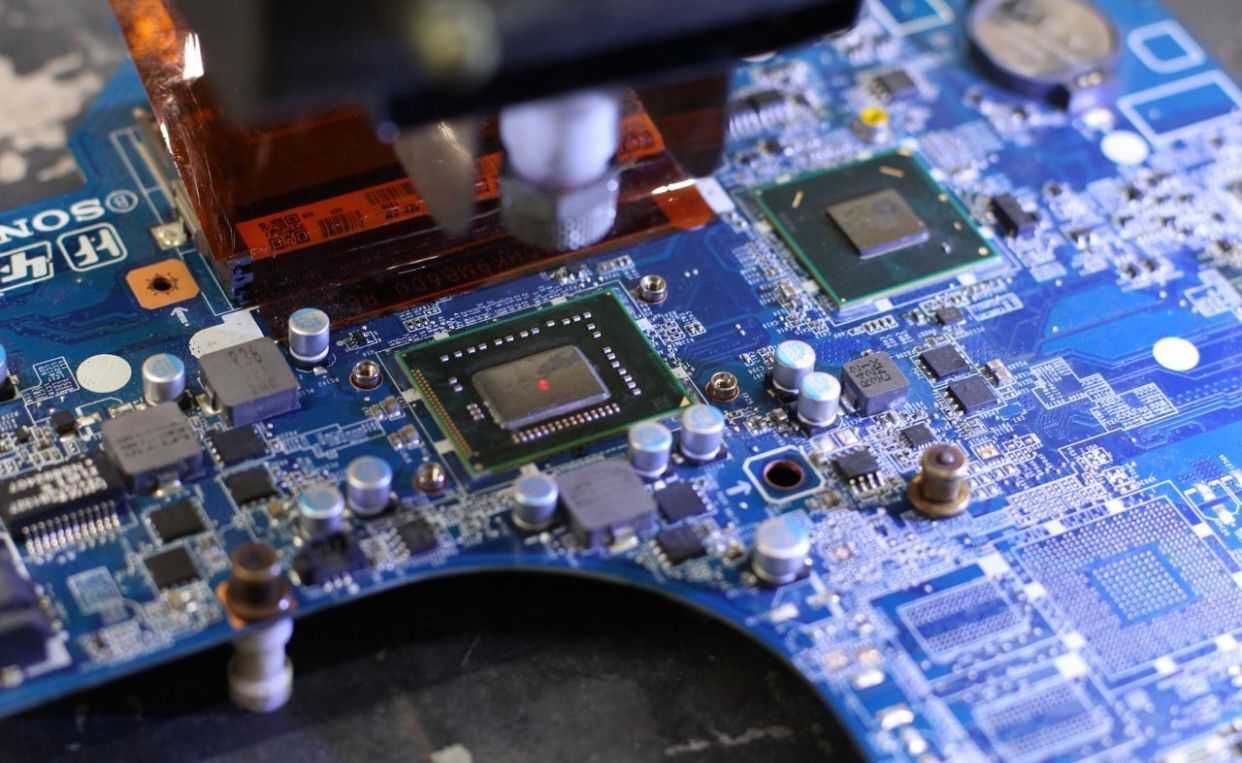 Ремонт компьютеров, ноутбуков, macbook. Выезд в офис и на дом.