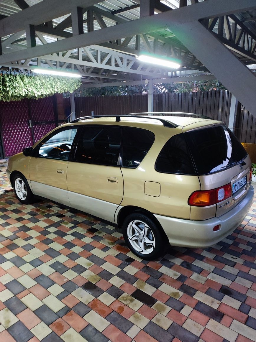 Toyota Picnic 1999, 2.2 турбо в отличном состоянии