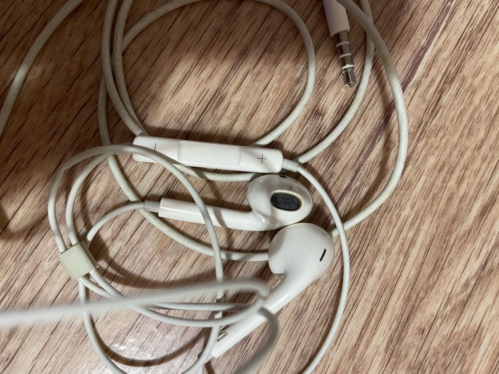 Продам Наушники Apple EarPods 3.5