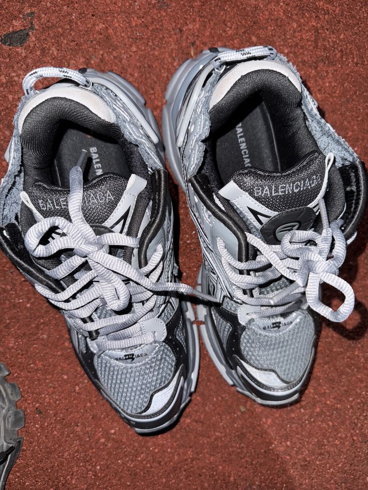 balenciaga runner 1.0