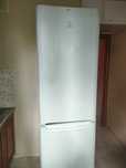 Продам холодильник indesit