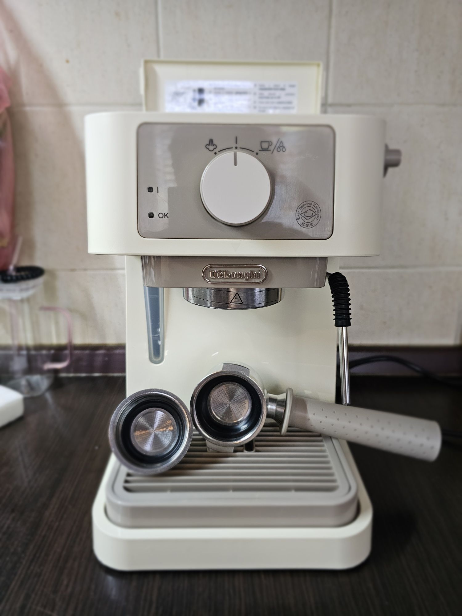 Кофеварка рожковая Delonghi