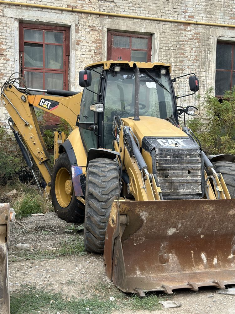 Экскаватор-погрузчик Caterpillar 434F 2013 г. в хорошем состоянии
