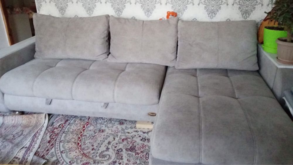 Продам диваны маленький и большой