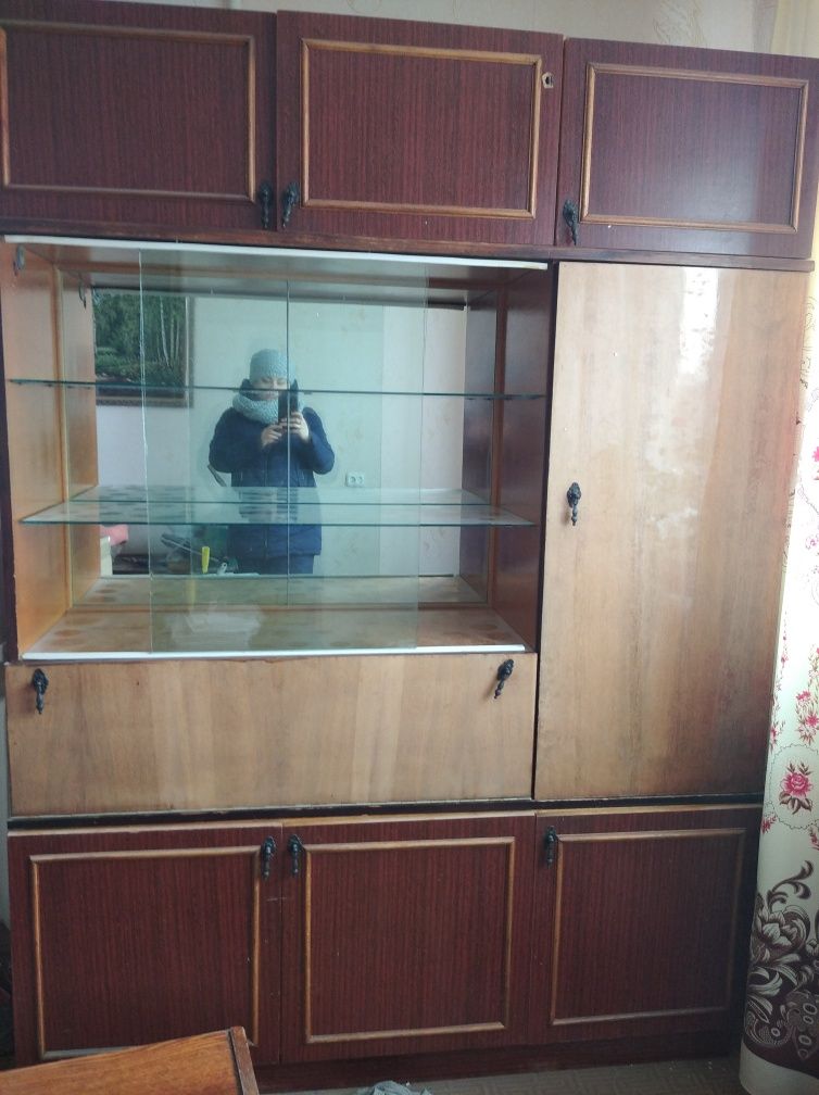 Продам шкафы для посуды