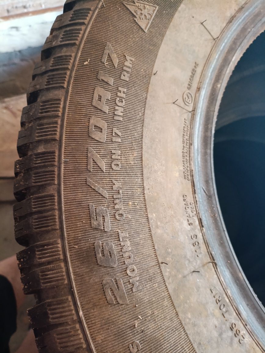 Продам резину на 17