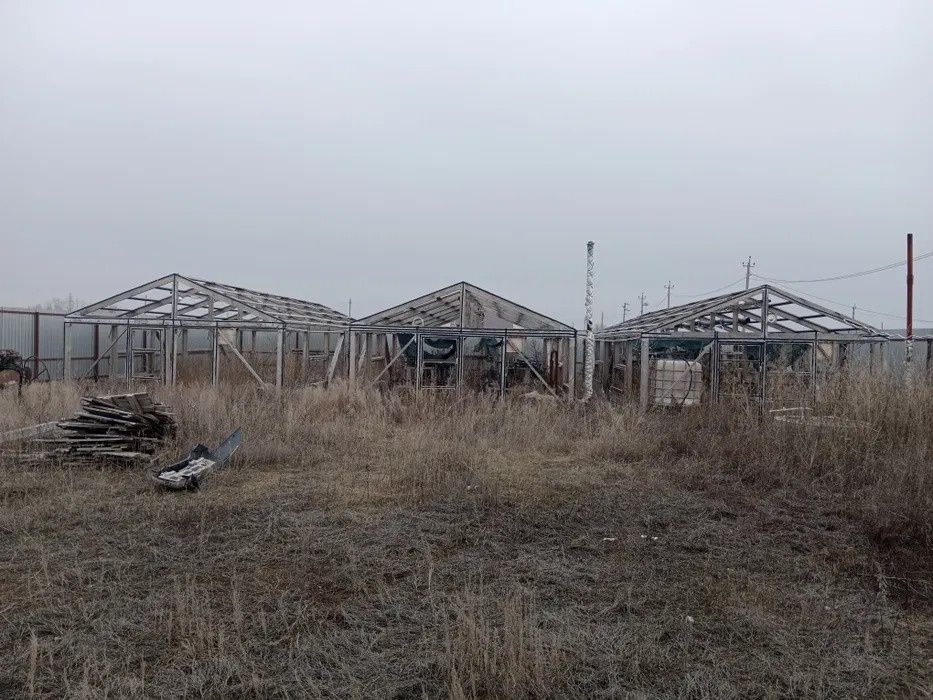 Продам участок с теплицами. Хороший торг