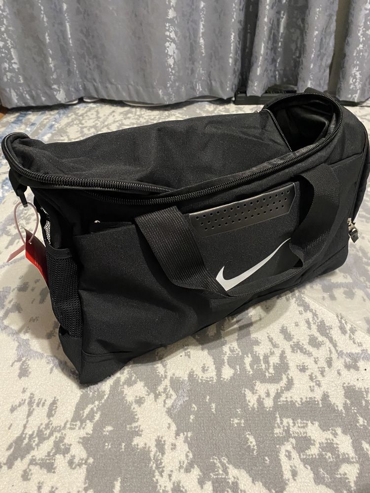 Спортивная сумка Nike