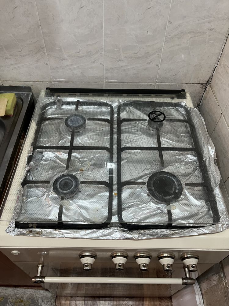 Продаётся посуда мойка и газ плита