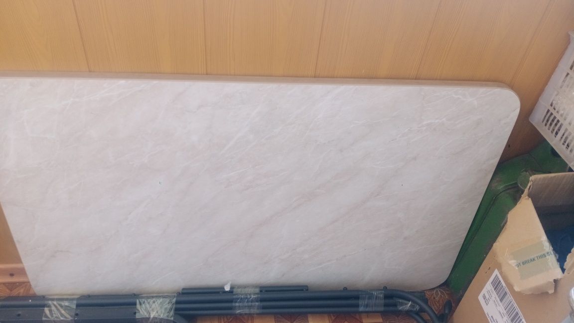 Продам столешницу на стол размер 100 см* 60см