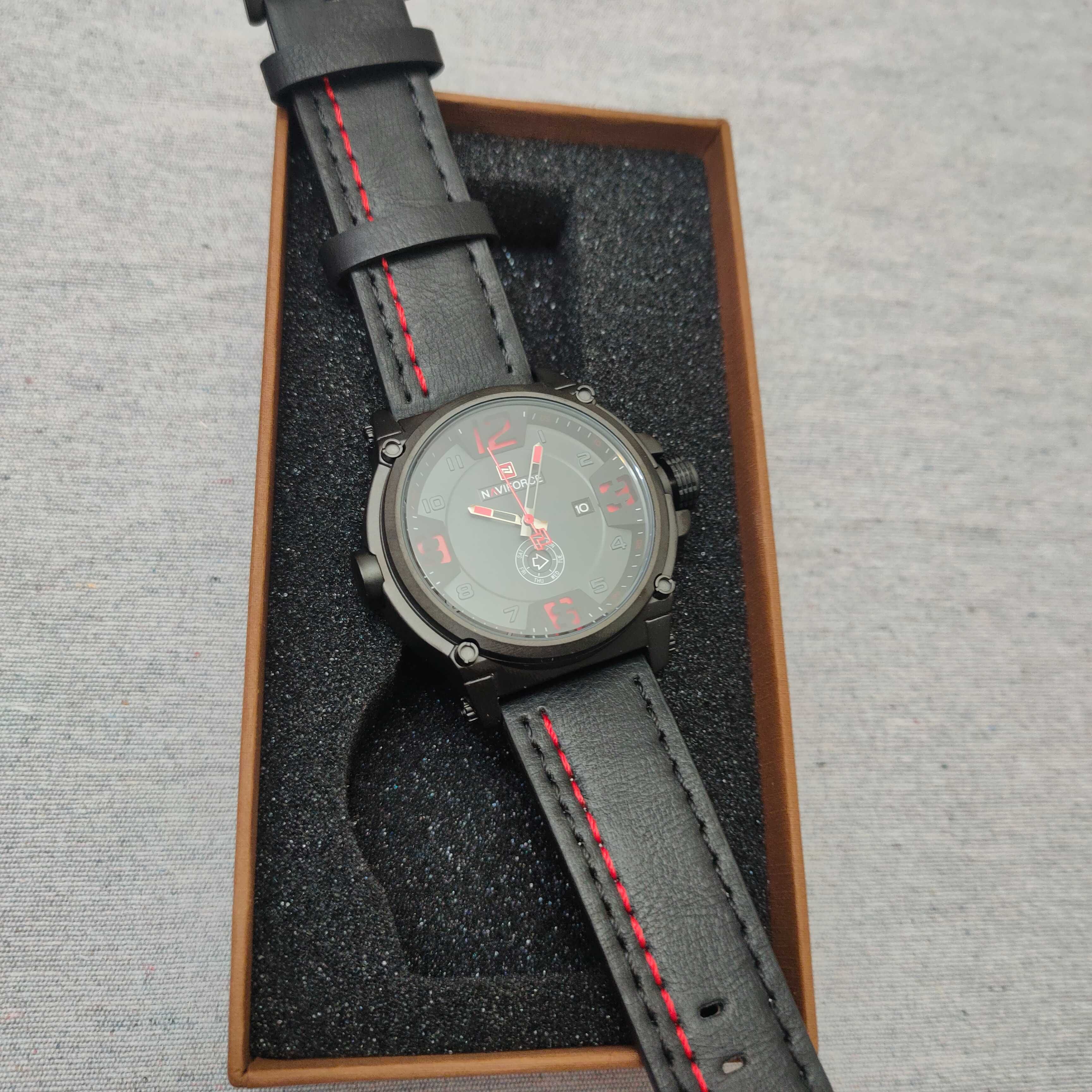 Naviforce 9099 — новые оригинальные часы, чёрные с красными акцентами