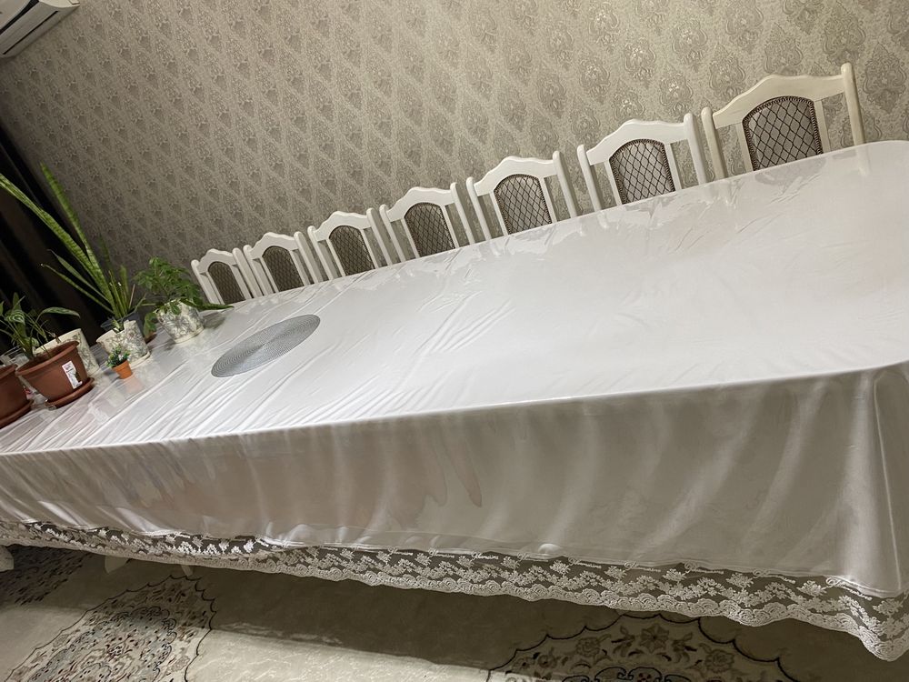 Продается большой белый стол