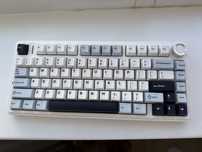 Продам клавиатуру aula f75