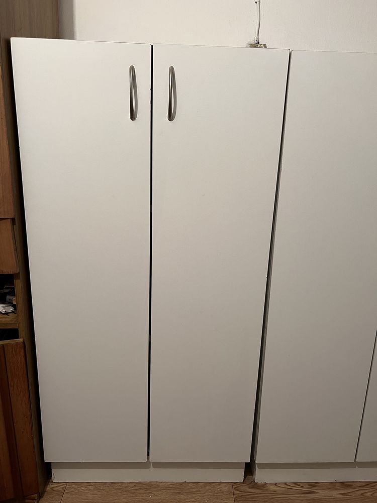 Продам 2 шкафа в хорошем состояний