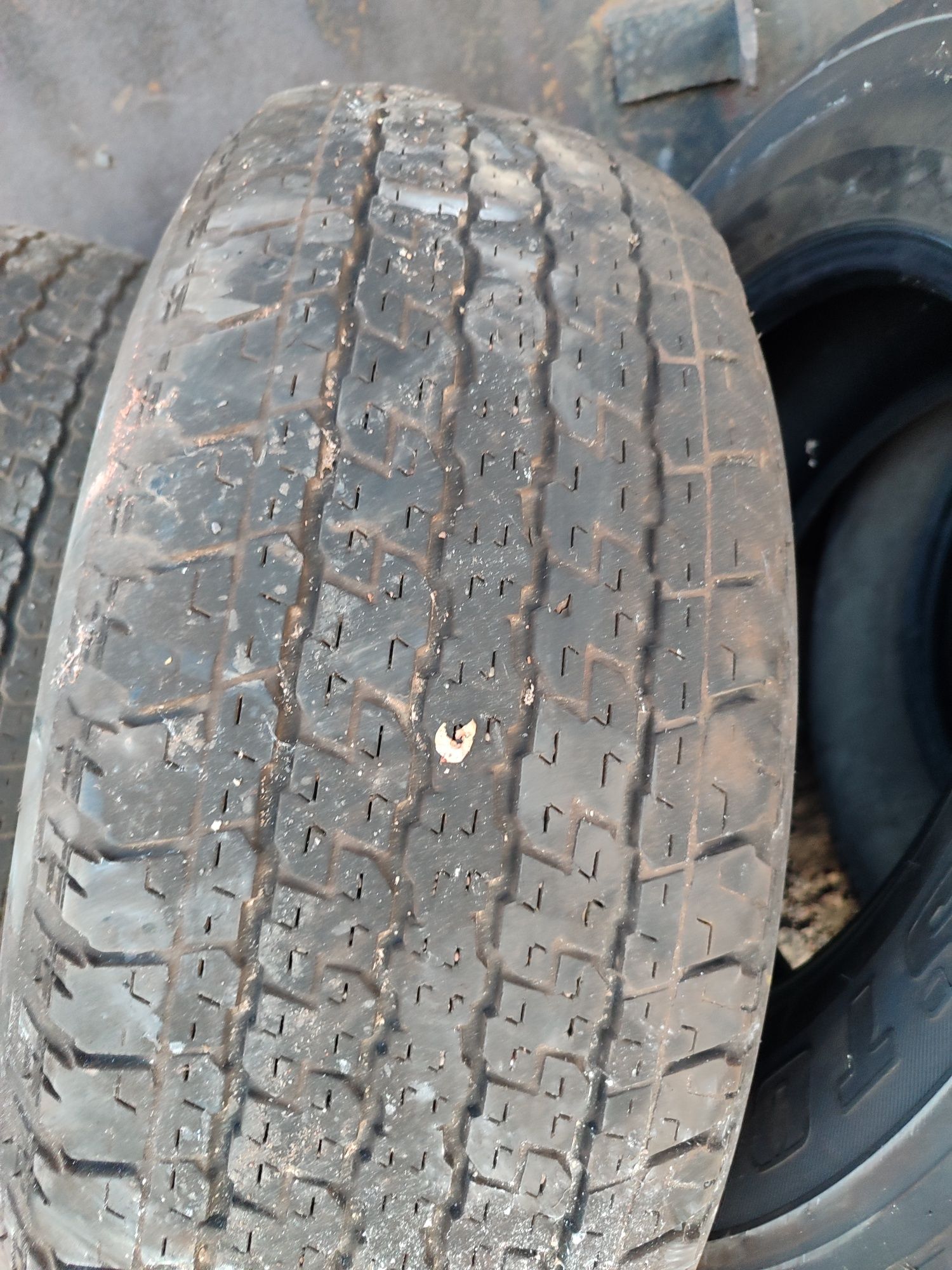 Продаются три шины Bridgestone