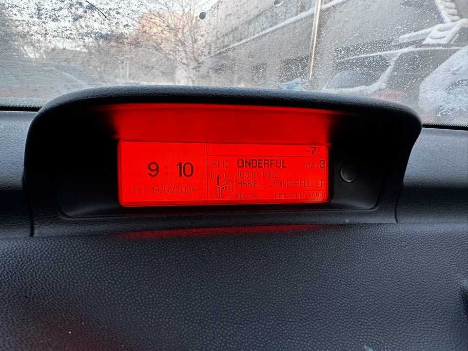 панель приборов (торпеда) Пежо 307  в сборе привозная