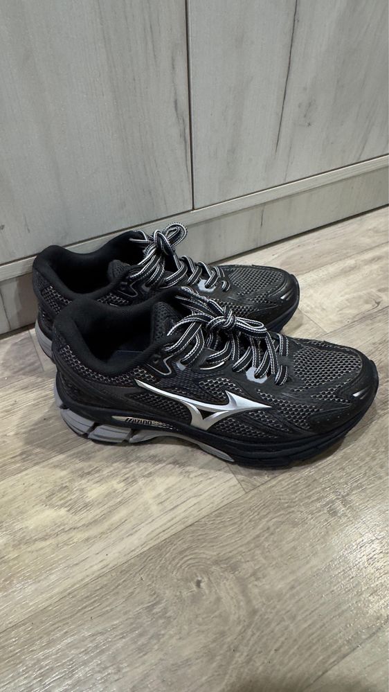 Mizuno онигинал 39,40 размер