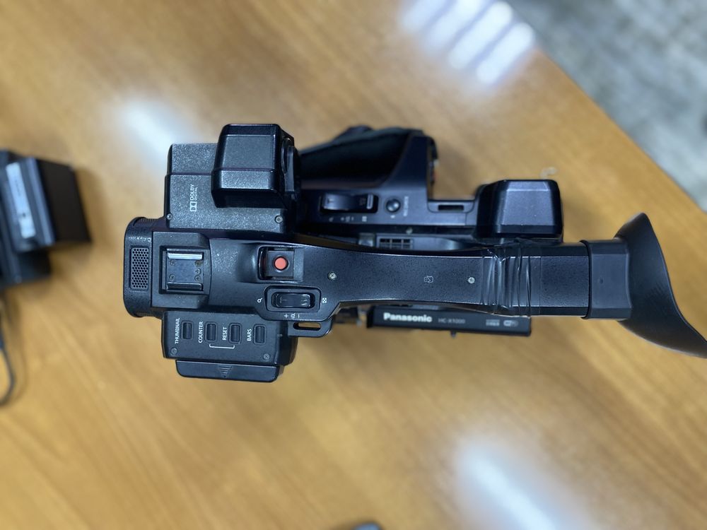 Panasonic hc-x1000 / 2 флешка / штатиф / 2 батарейка