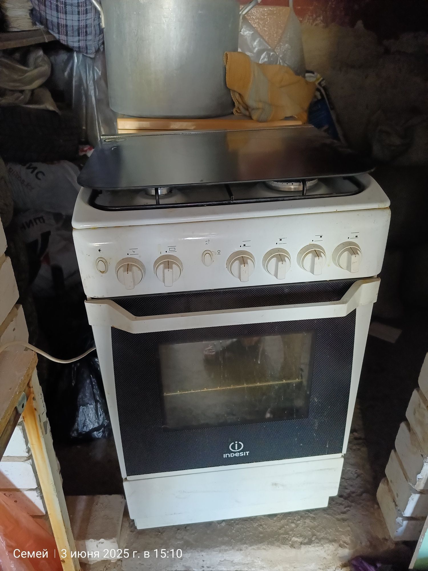 Продам газовую плиту INDESIT в хорошем рабочем состоянии