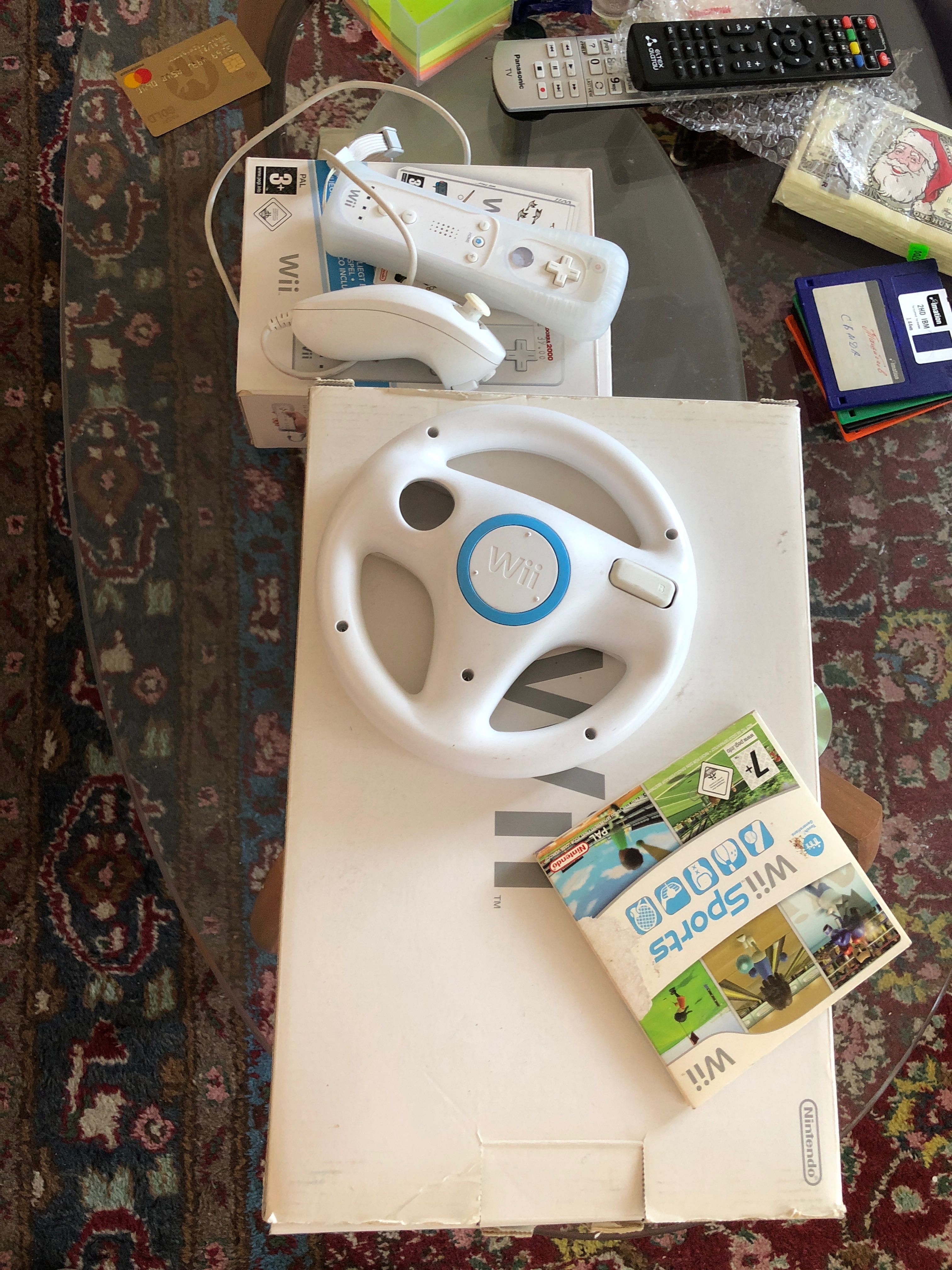 Полный комплект приставки Wii, вентилятор ноутбука, тюнер к ТВ