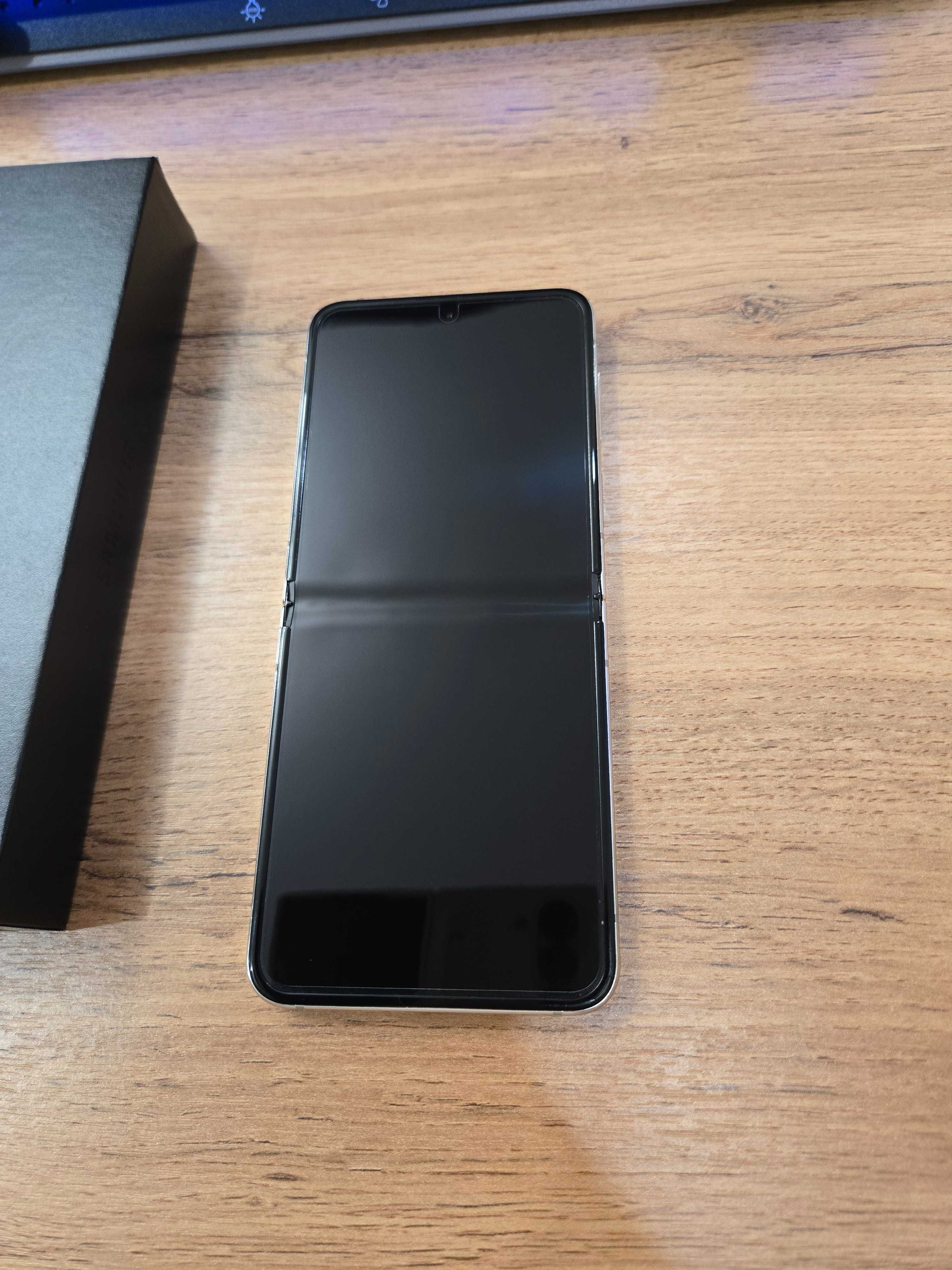 Samsung Galaxy Z Flip 5, белый, 256гб