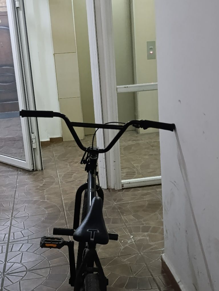 БМХ в подарок замок и колпачки которые светятся ночью