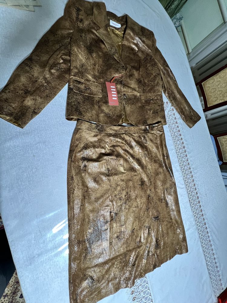 Костюм женский