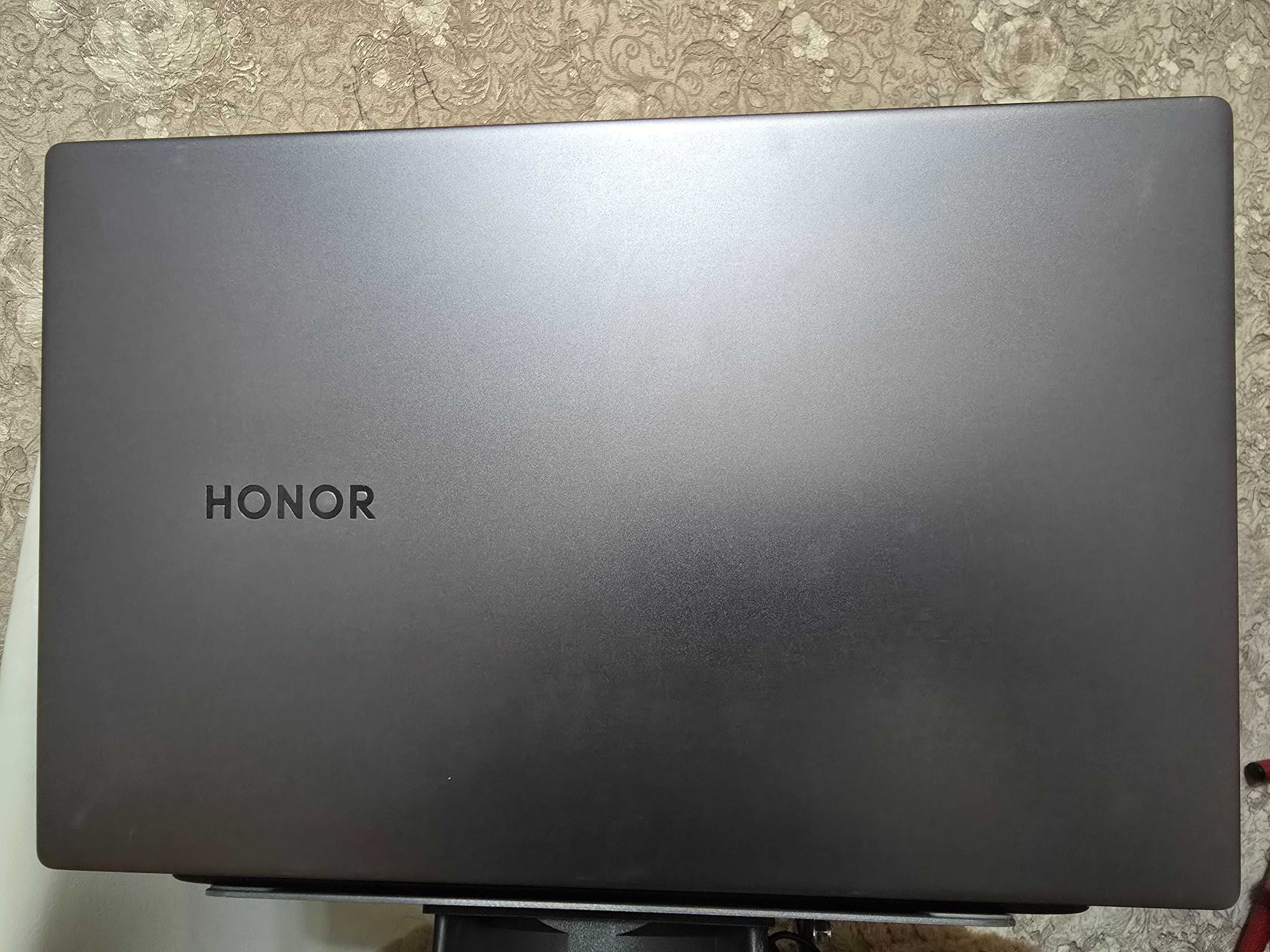 Элегантный ноутбук Honor MagicBook 15