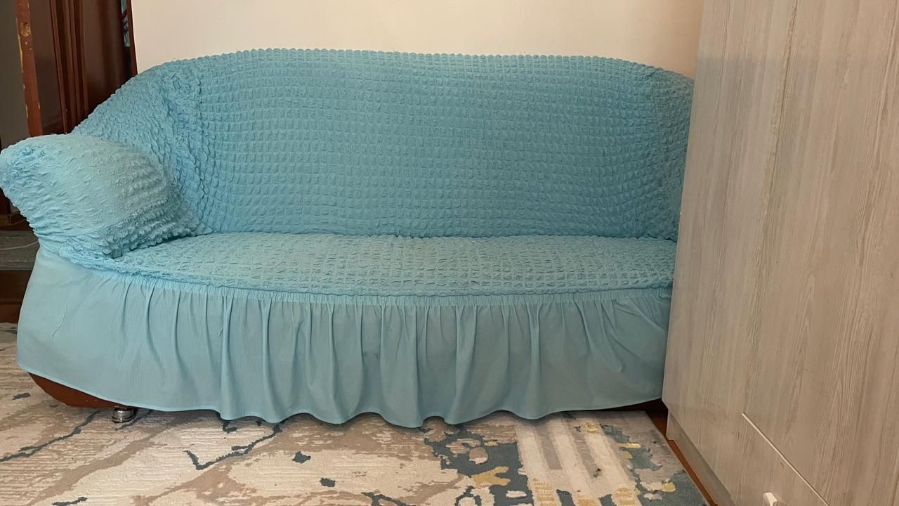 Продается диван с двумя креслами