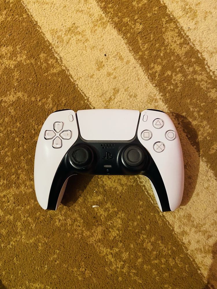 Playstation 5 продается играл 2 месяца состояние хорошие