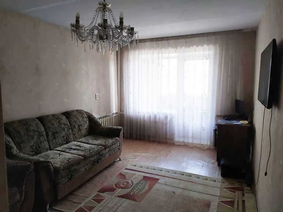 Продам 1-комнатную квартиру, 2/3 этаж. Район восточный, за авторынком.