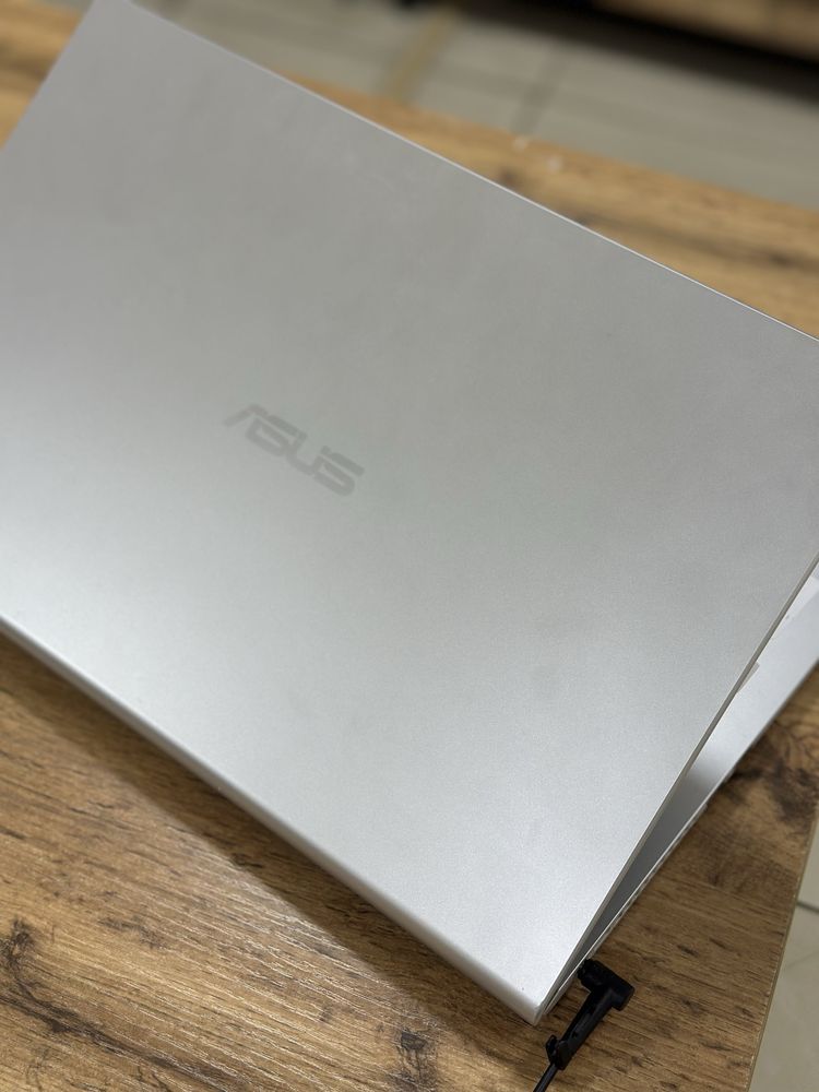 Asus Intel core i5-10 SSD 256 gb Ozu 8