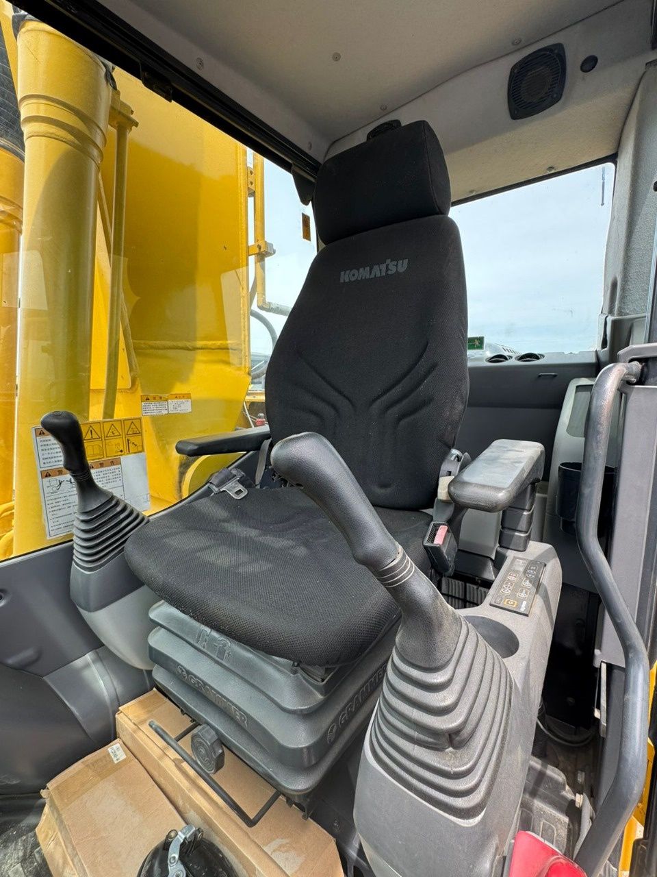 Гусеничный экскаватор Komatsu PC200-8M0.  2024г
