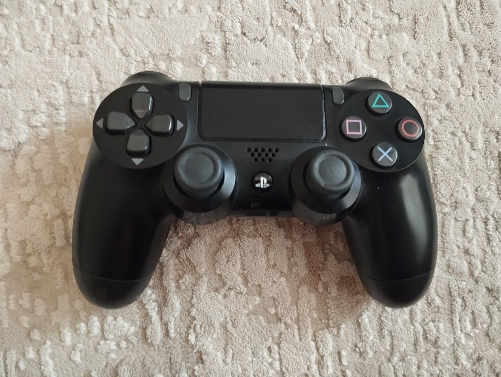 Продаю пс 4 слим + игры в подарок