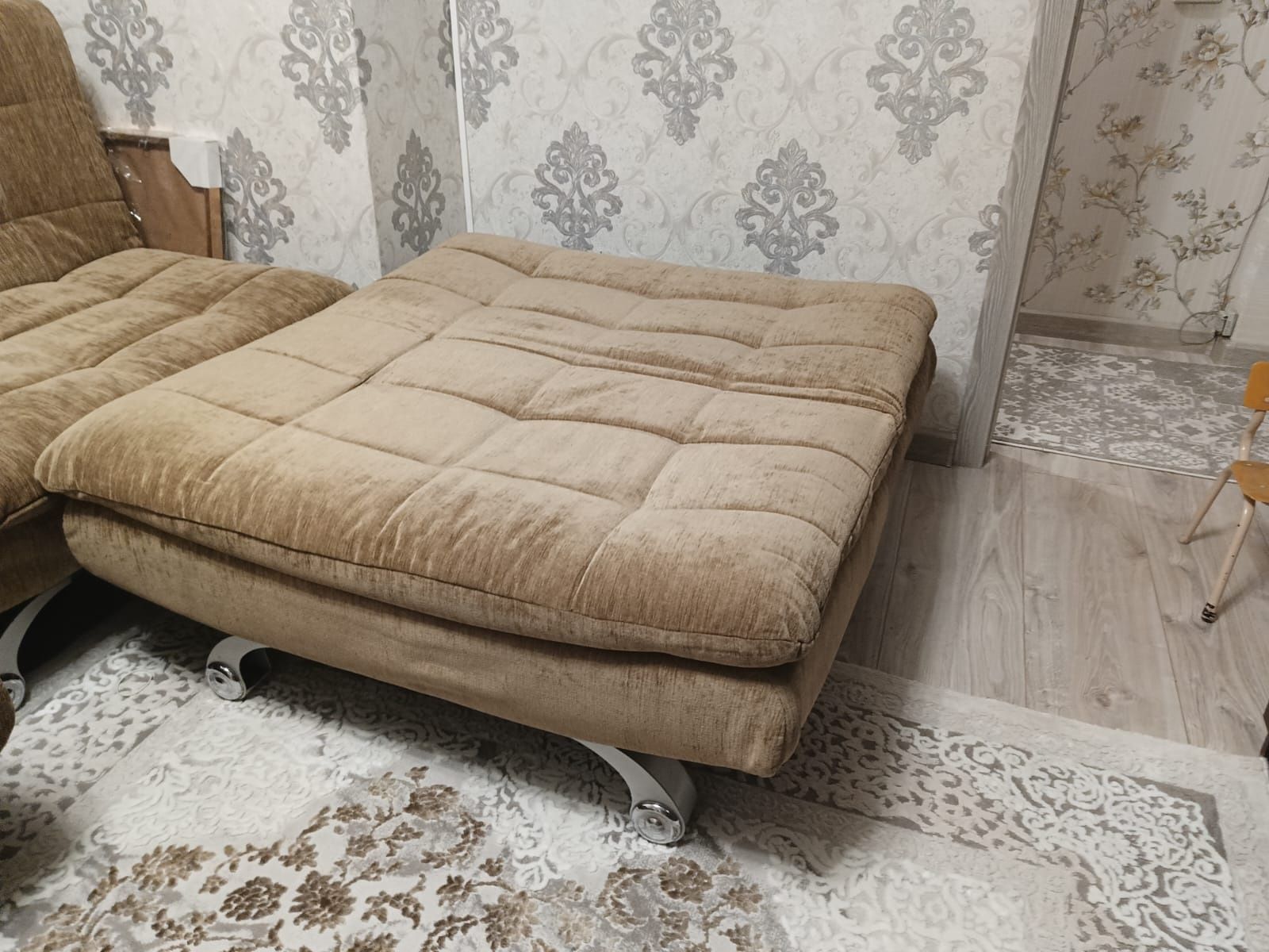 Продам диван с 2 креслами