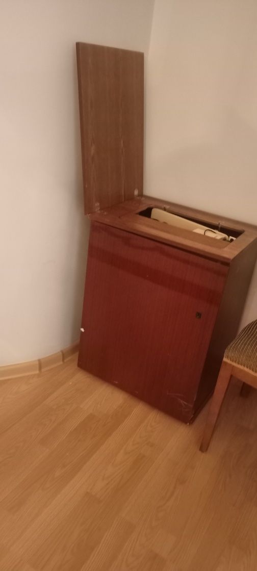 Продам швейную машину, с раскроечной тумбой