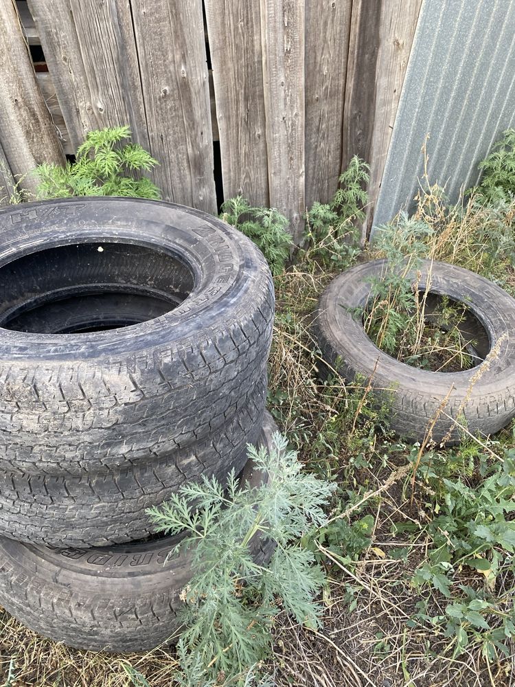 Продам  резину 275/65/r17