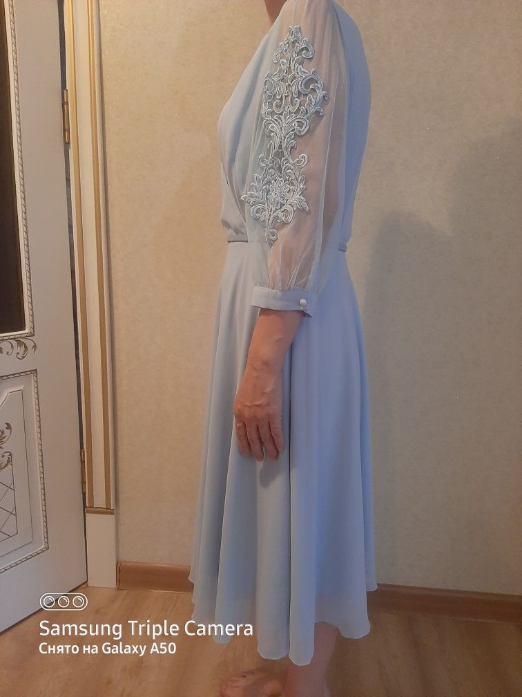 Продам  платья женские