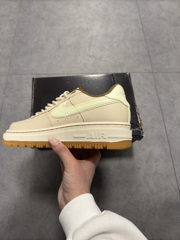 Nike Air Force 1 Luxe Low
