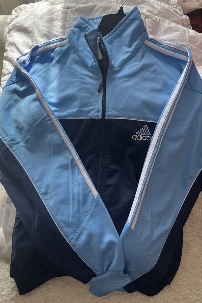Продам спортивный костюм Adidas