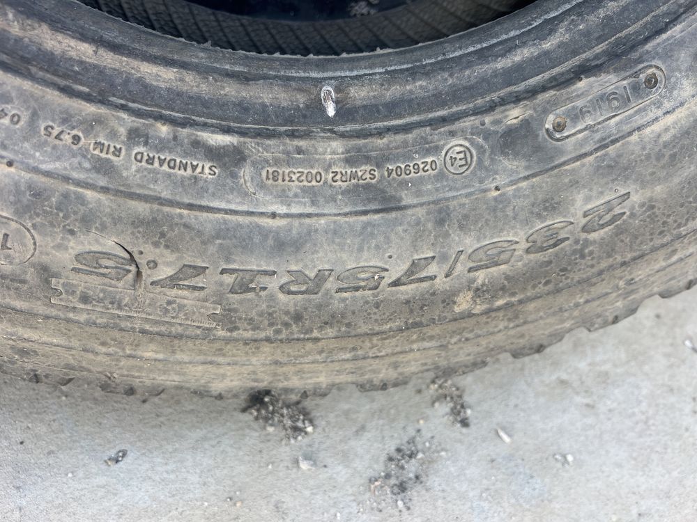 Шыны бу размер 235/75/17,5 продам