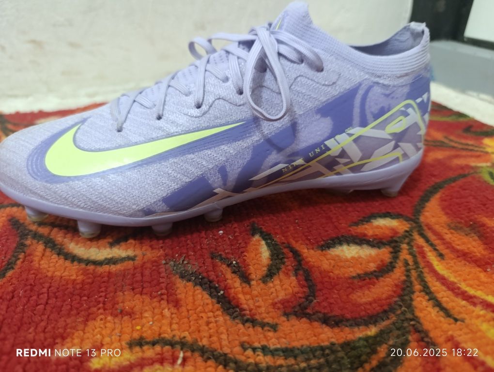 Бутсы Nike надевал толкьо 1 раз. 38 размер