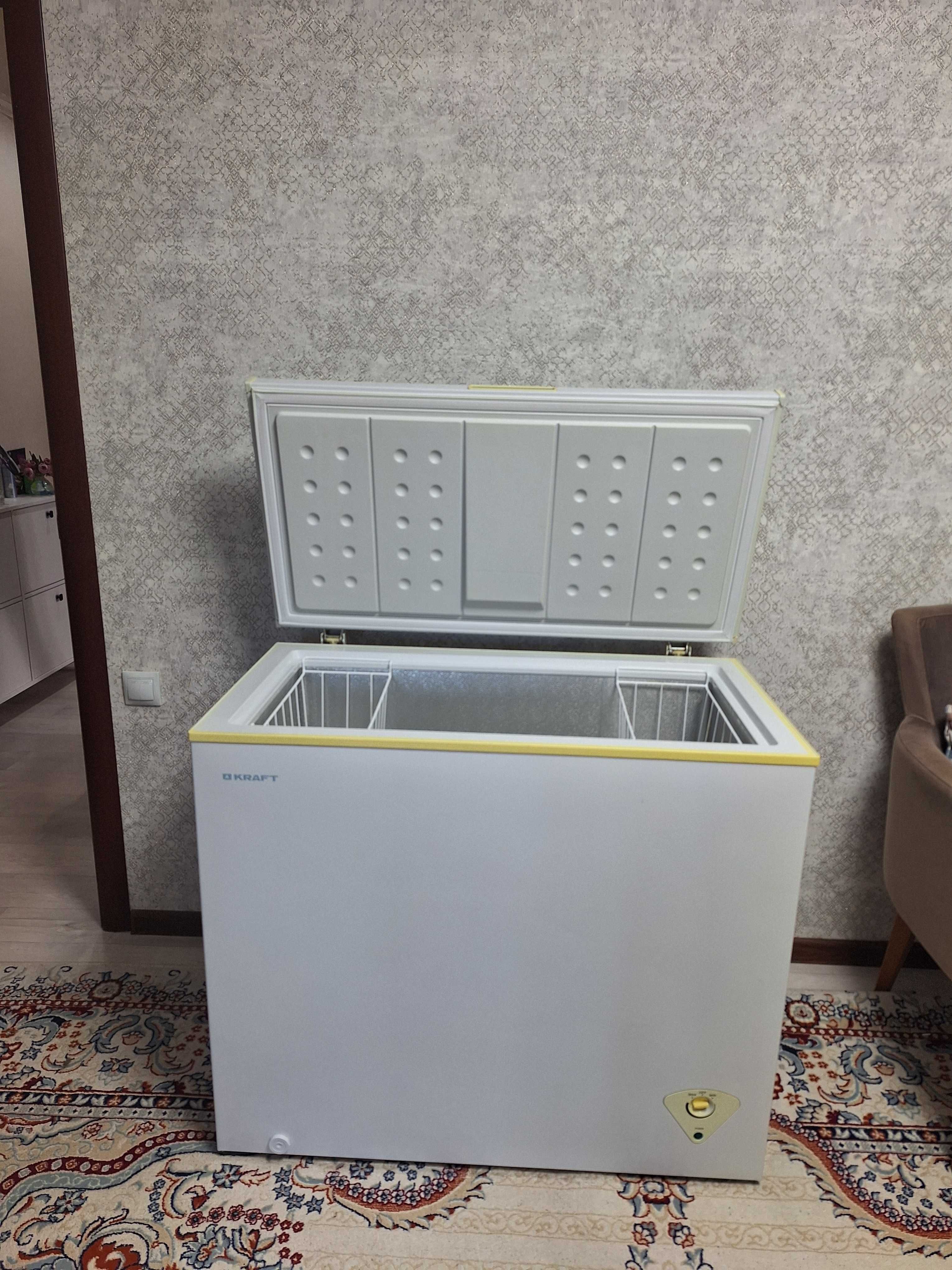 Продам комплект стол и  кровать,холодильный ларь