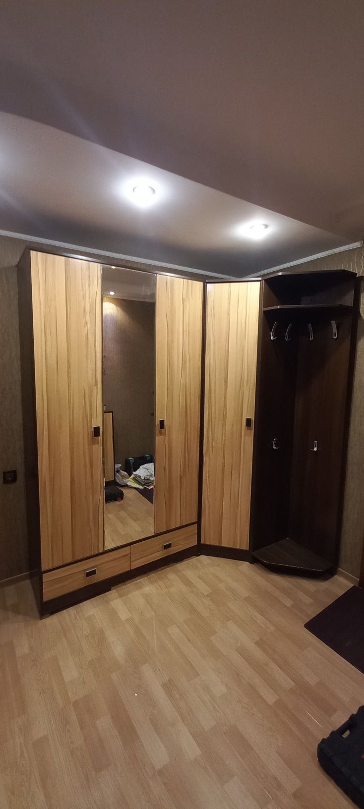 продам прихожую угловую