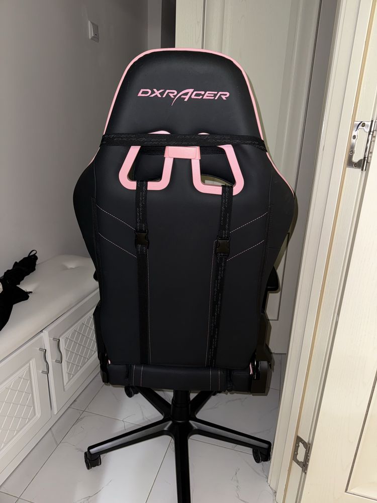 Компьютерное кресло DXRacer GC/P88/NP, черный-розовый цвет