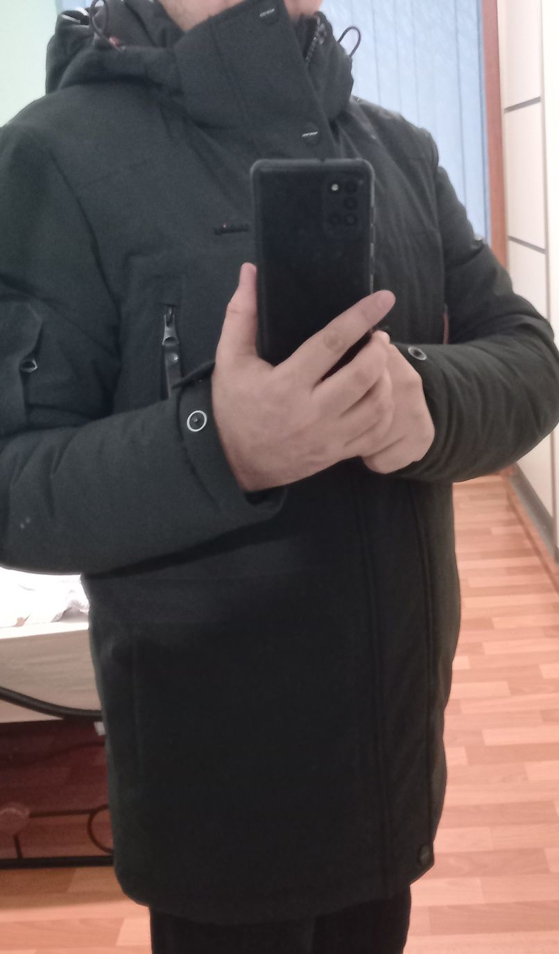 Продам пуховик мужской.