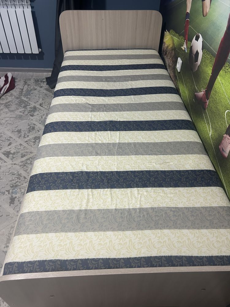 продается шкаф хорошего качества состояние хорошее и кровать односпалк