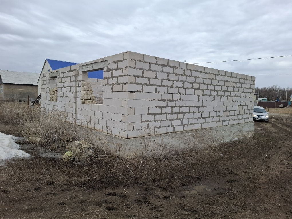 Участок, дом недостроенный