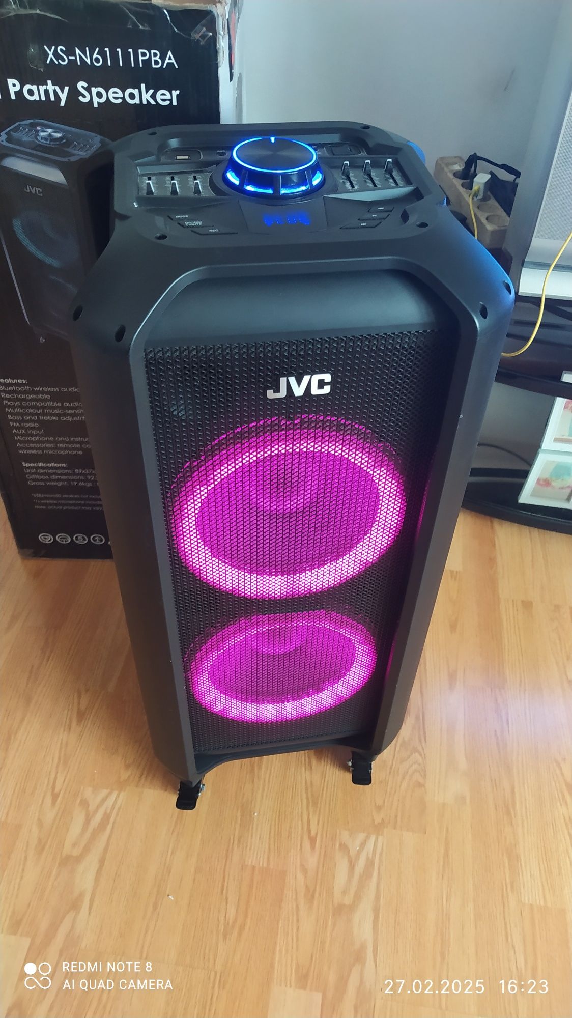 Обмен портативную калонку фирма JVC обменяю на айфон или продам