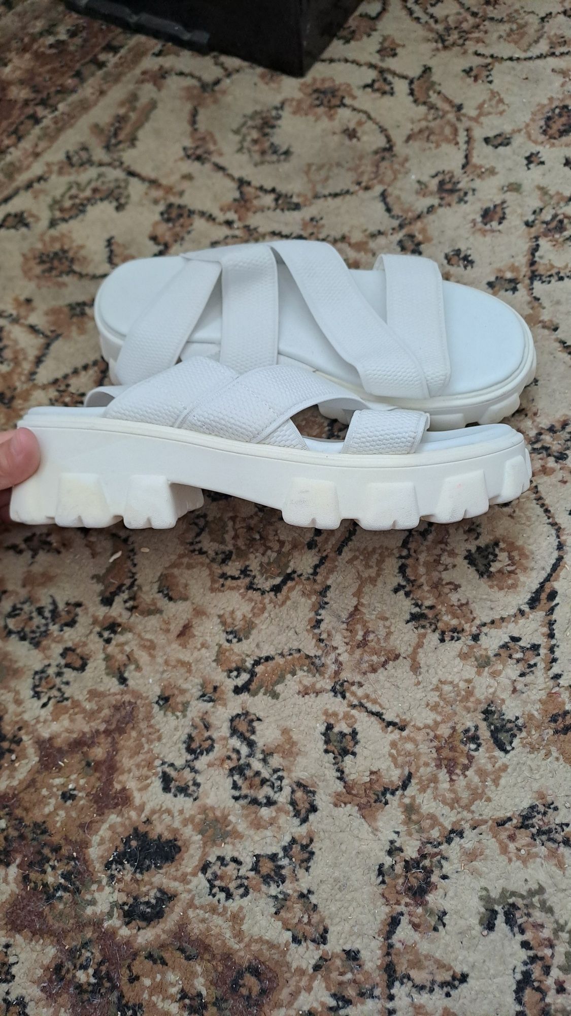 Продам сандали 3000